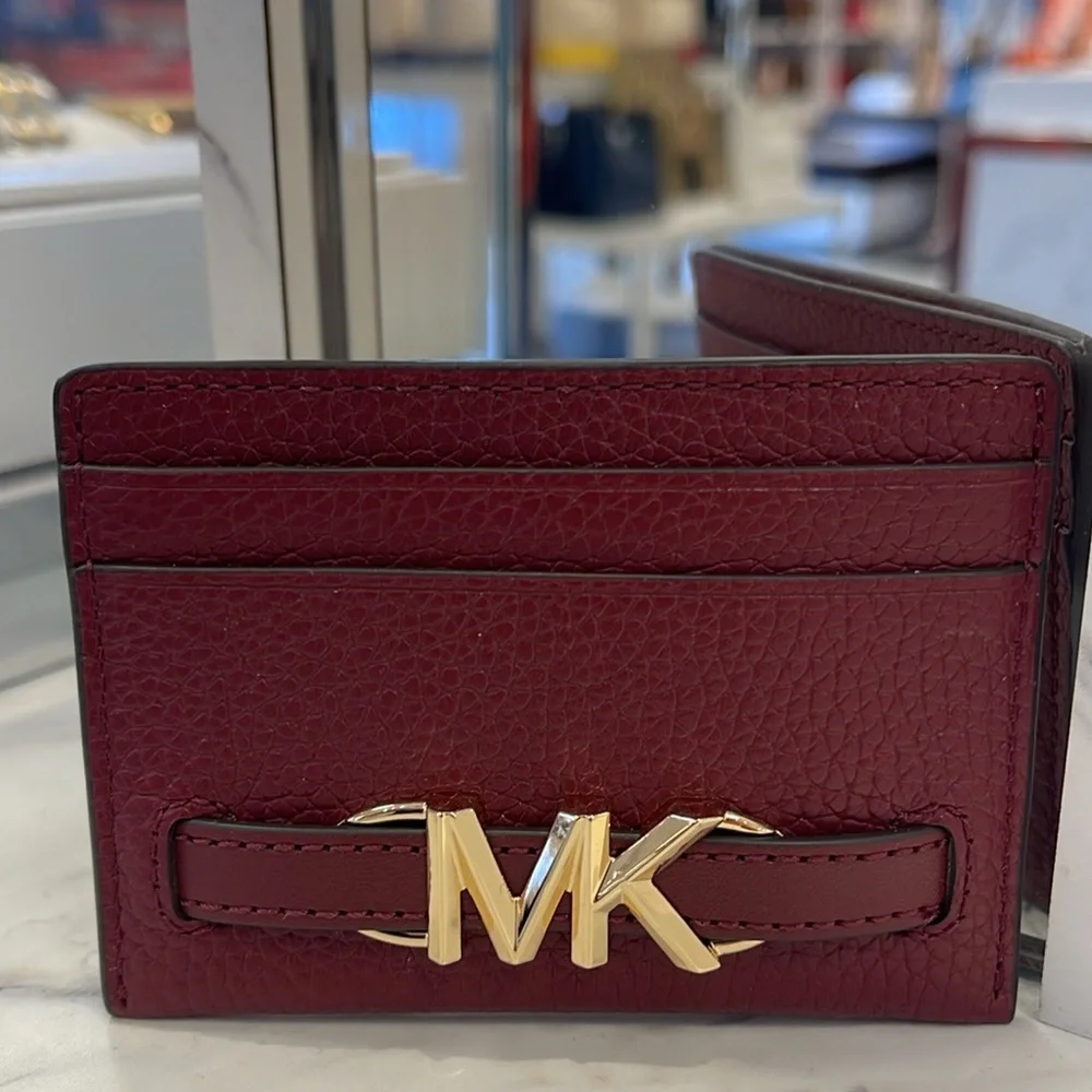 MICHAEL KORS
Reed Large Pebbled Leather Card Holder Case
Dark Cherry
NWT - Picture 1 of 16